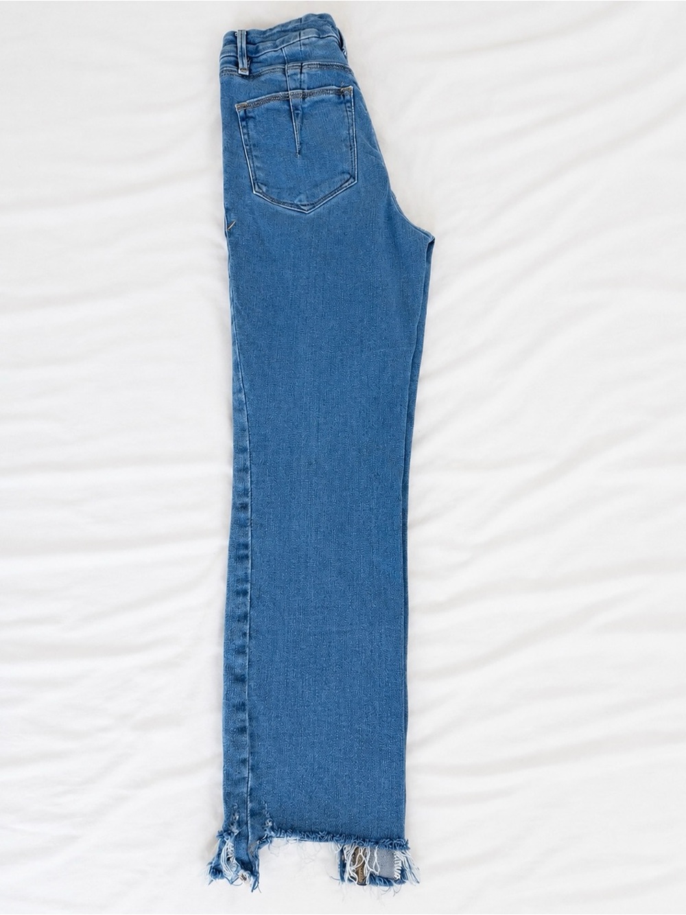 Good American Light Wash Straight Leg Jeans Raw Hem Size 0/25 - Picture 3 of 6
